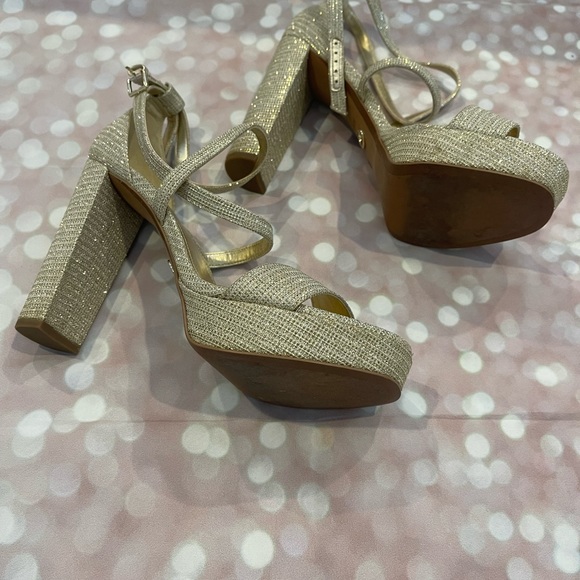 Michael Kors Charlize Platform Glitter Chain Mesh Sandle Shoes - Picture 3 of 6